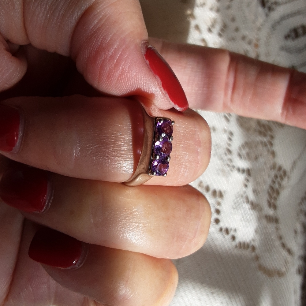 .925 silver 3  purple gems ring